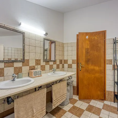 Casa Gustinka بيت للعطل Heki