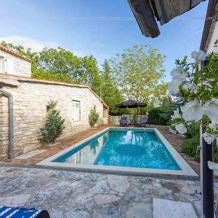 Casa Gustinka