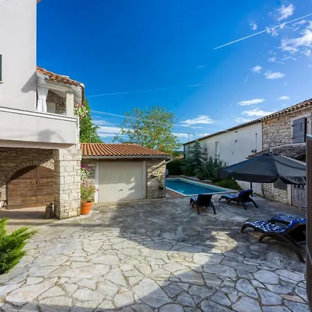 Casa Gustinka * Heki