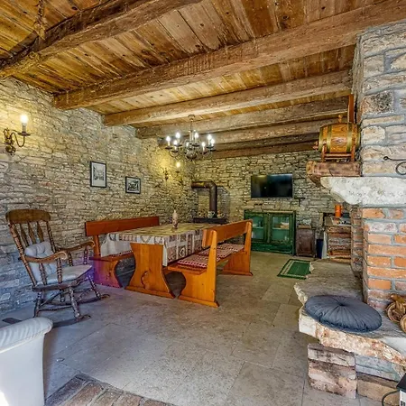 Casa Gustinka بيت للعطل Heki