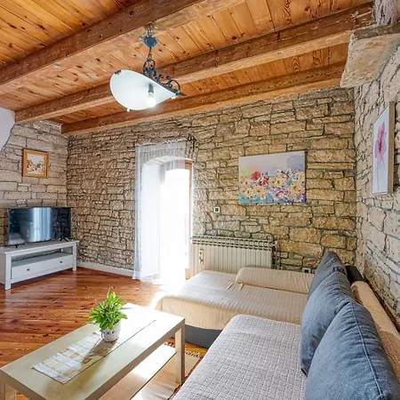 Holiday home Casa Gustinka Heki