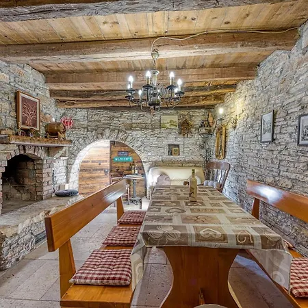 Casa Gustinka بيت للعطل *